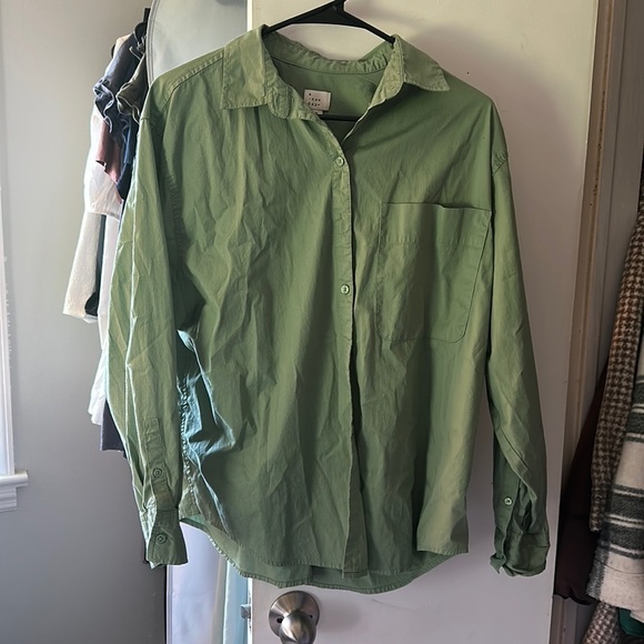 Green long sleeve button down - Picture 3 of 6